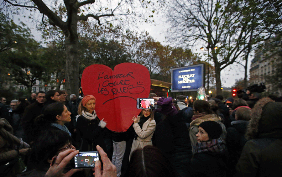 Solemn ceremonies mark 1st anniversary of Paris attacks