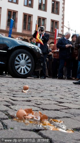 German president pelted with eggs