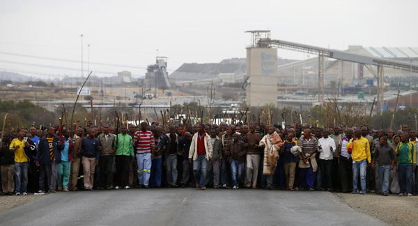 3,000 Marikana miners march to gain strike support