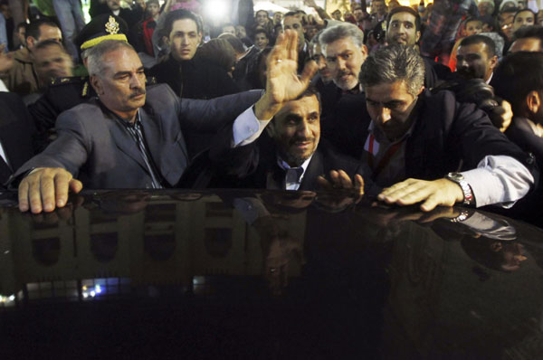 Red carpet welcome for Ahmadinejad