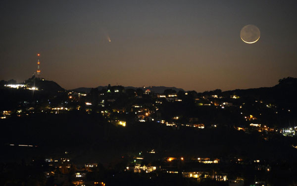 Comet PANSTARRS passes the Earth