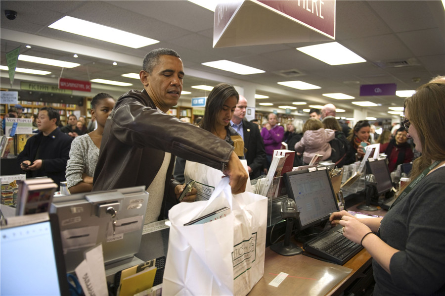 Obama stuns bookstore shoppers