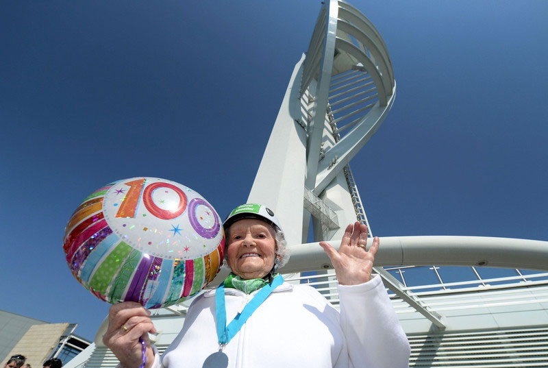 'Daring Doris' celebrates 100th birthday by abseiling