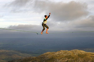 'Daring Doris' celebrates 100th birthday by abseiling