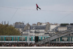 'Daring Doris' celebrates 100th birthday by abseiling