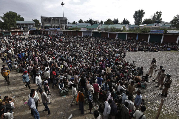 Raging floods kill over 440 in Pakistan, India