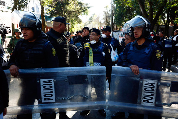 Gas blast at Mexico City children's hospital kills 7, injures 54