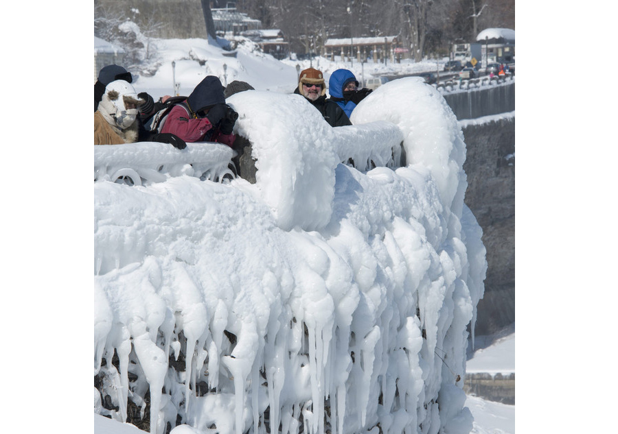 Niagara Falls: masterpiece of winter god 