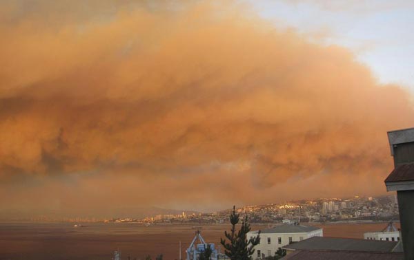 Thousands evacuated in Chile as forest fire rages