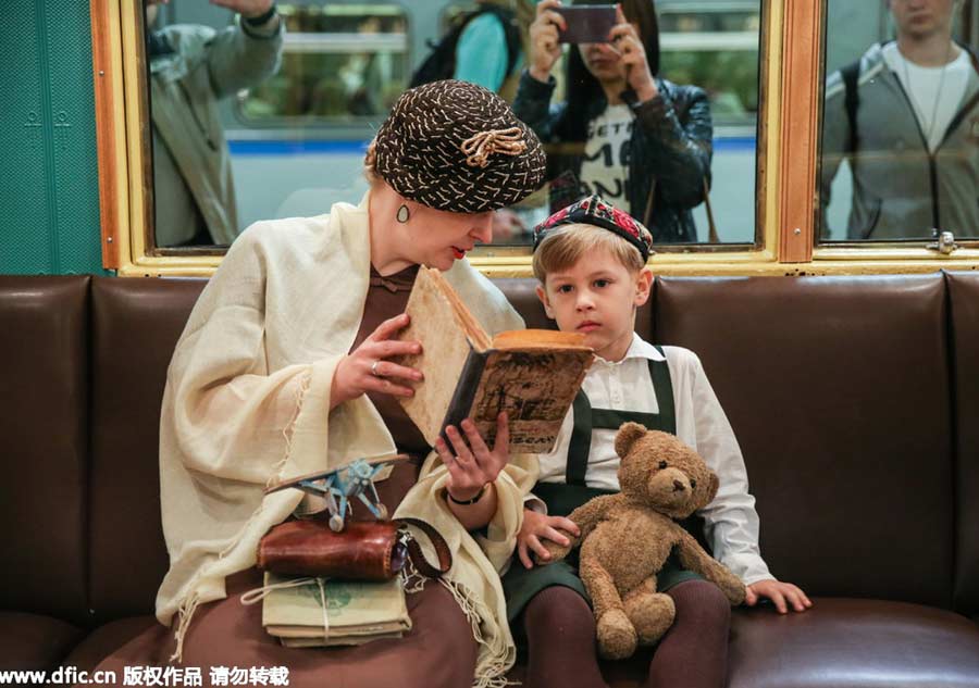 Retro train on display to mark 80th anniversary of Moscow metro