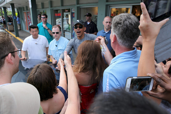 Obama visits shave ice shop during Christmas holiday vacation