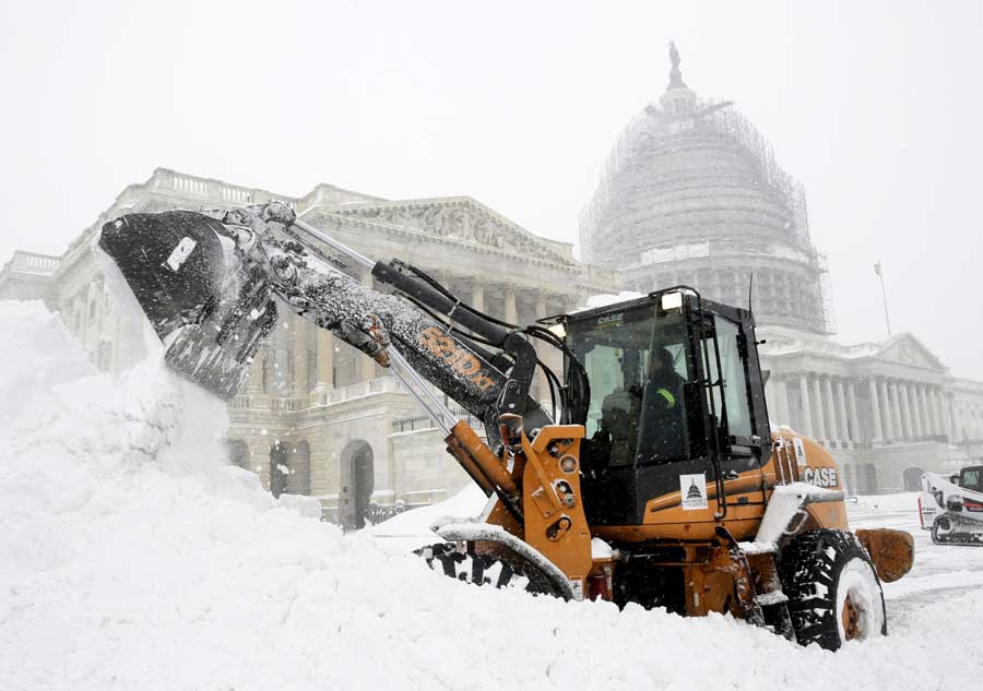 Storm grips New York after dumping 2 feet of snow on Washington