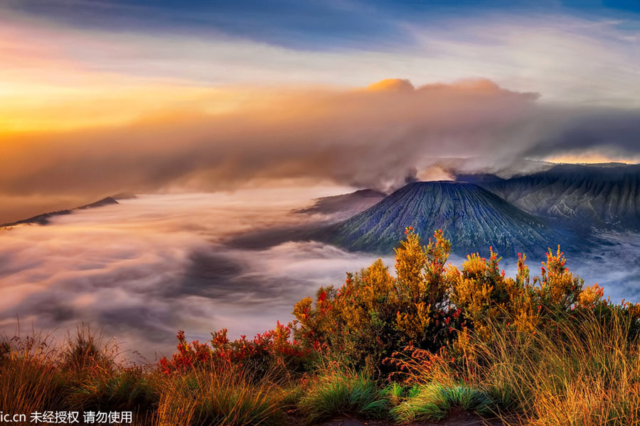 Photos reveal how landscape changes after volcano erupts