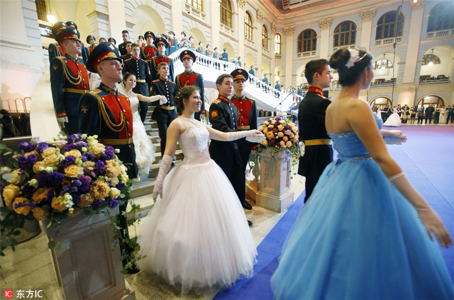 Smart men, beautiful girls, royal setting in Kremlin