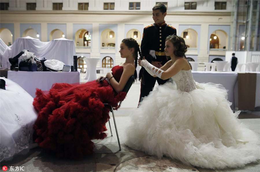 Smart men, beautiful girls, royal setting in Kremlin