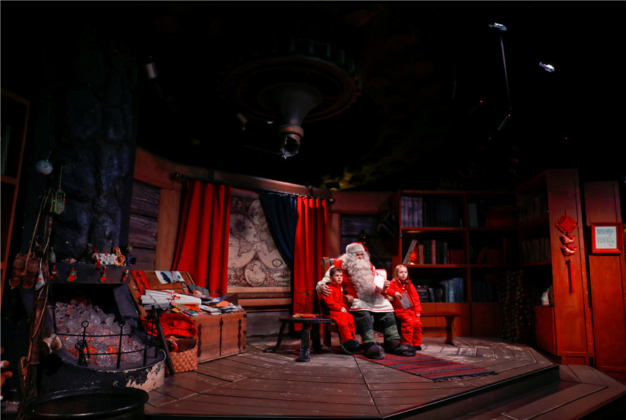 In Lapland home, Santa prepares for Christmas