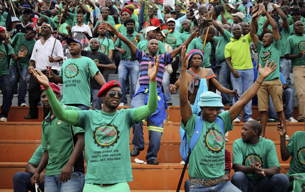 Strike looms in S. Africa platinum mines