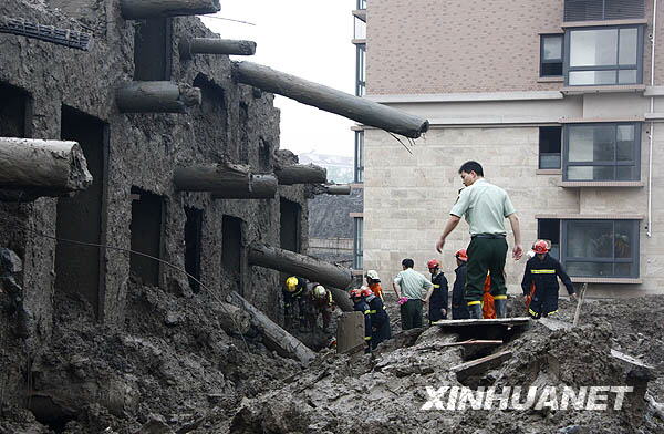 上海一在建商品樓發生倒塌事故[組圖]